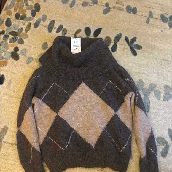 Of the shoulder argyle sweater - Picture 8 of 9